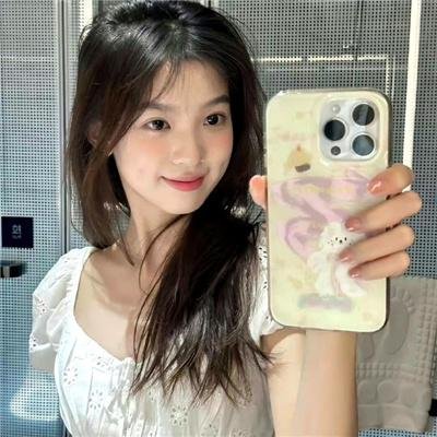 穿黄睡衣的女孩